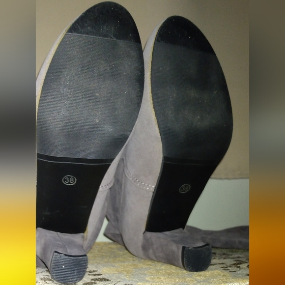 Over the knee, faux suede boots, size 38/6.5-7, gray - Picture 8 of 8